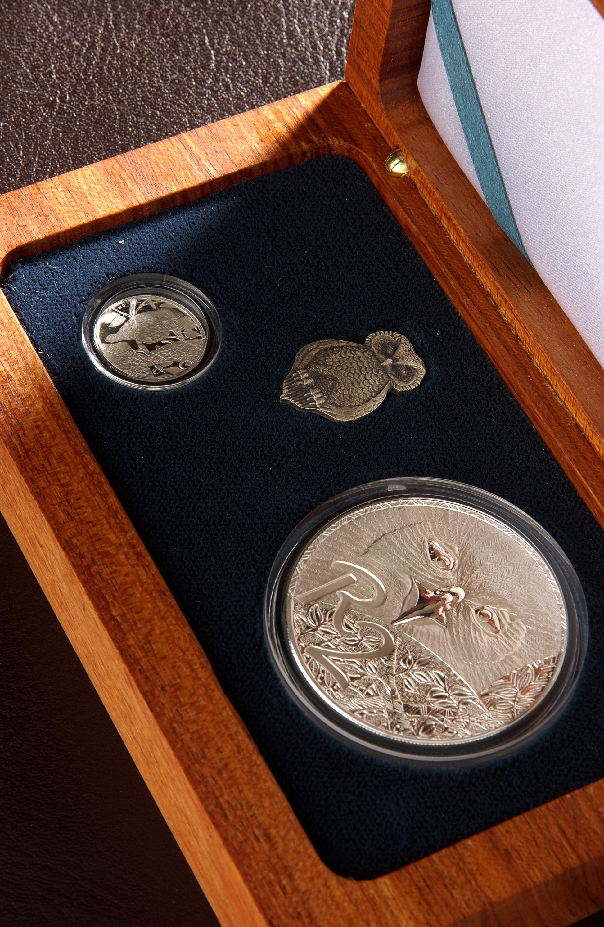 2004 Silver Owl Combo Set - Birds of Prey